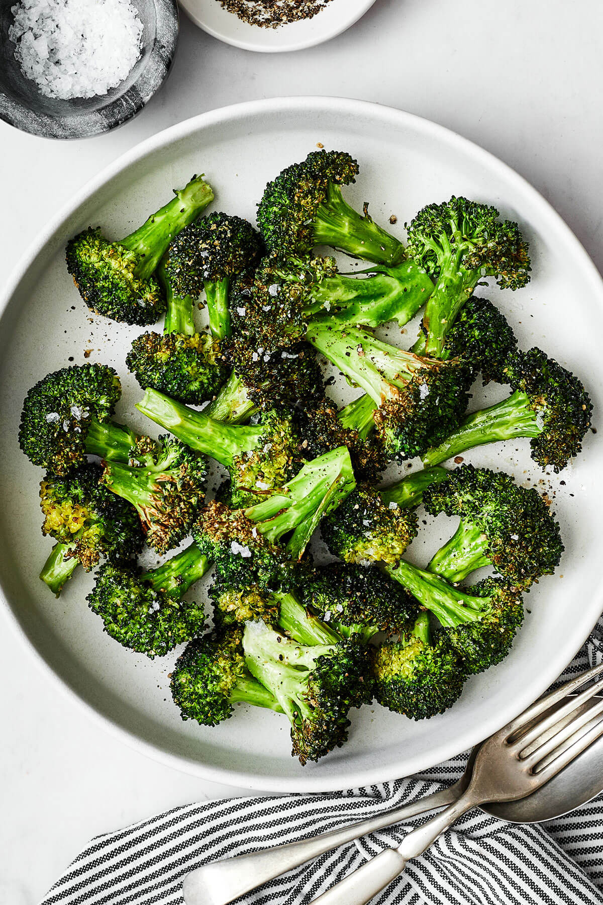 Crispy broccoli cooked in air fryer